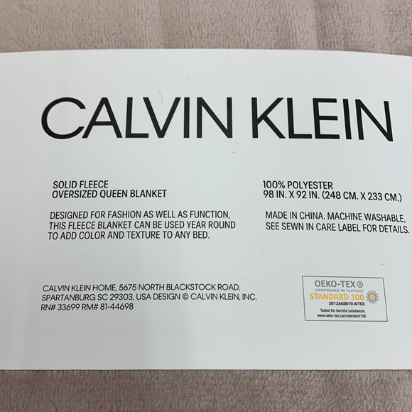 Calvin Klein Solid Fleece Oversized Queen Blanket - Picture 8 of 9